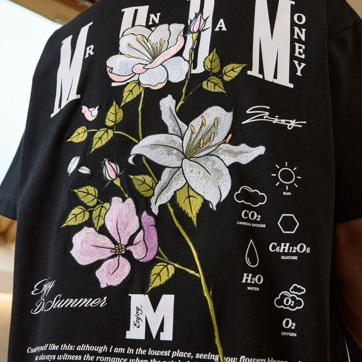 MEDM Flowers Blooming 3D Embroidered LOGO Short-sleeve T-shirt