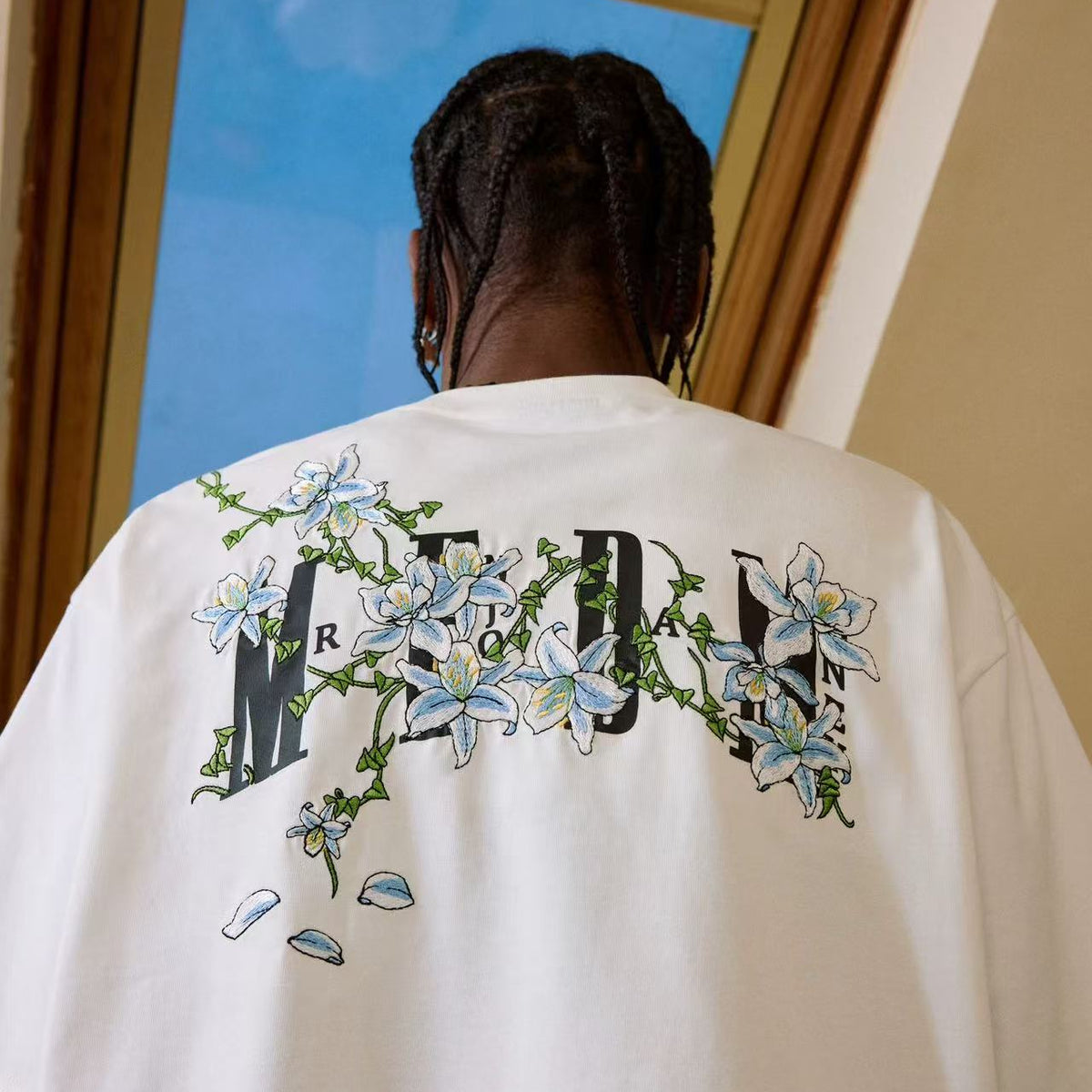 MEDM Vine and Flower Embroidered Short-sleeved T-shirt