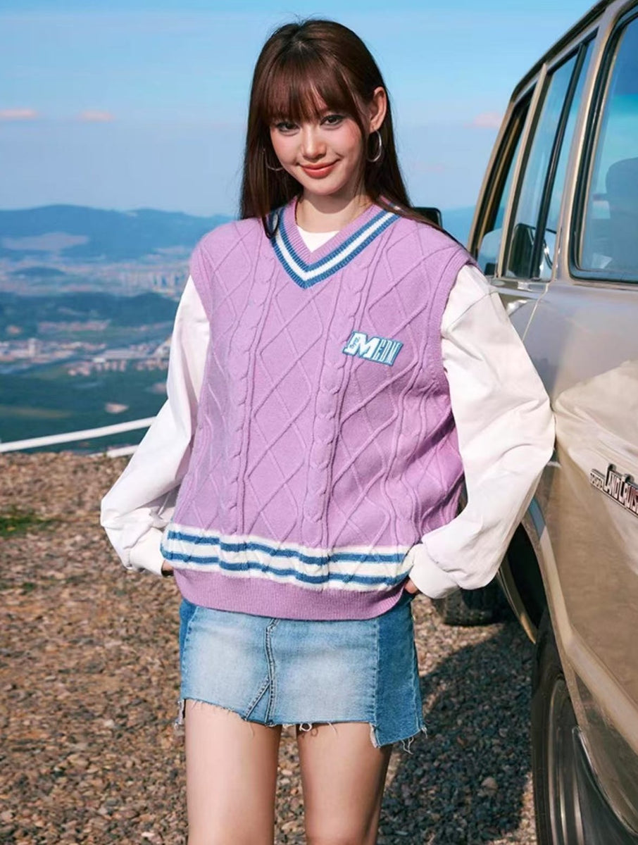 MEDM V-neck Embroidered Sleeveless Sweater