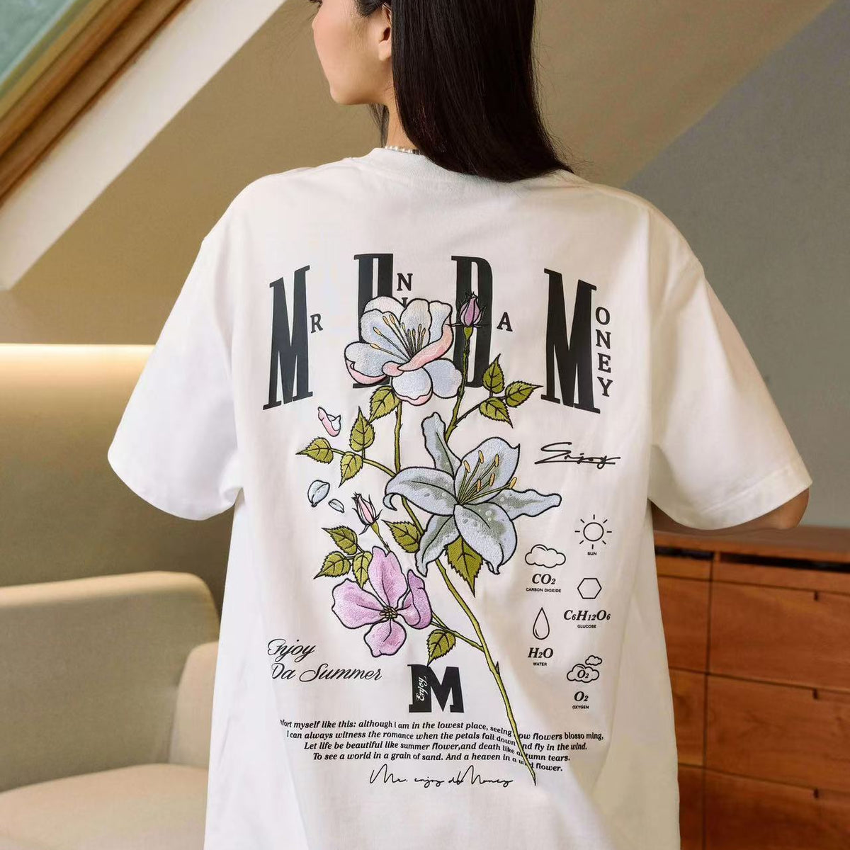 MEDM Flowers Blooming 3D Embroidered LOGO Short-sleeve T-shirt
