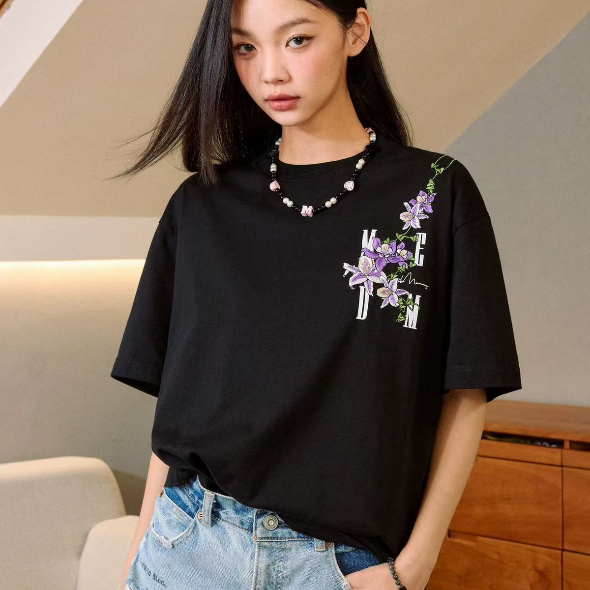 MEDM Vine and Flower Embroidered Short-sleeved T-shirt