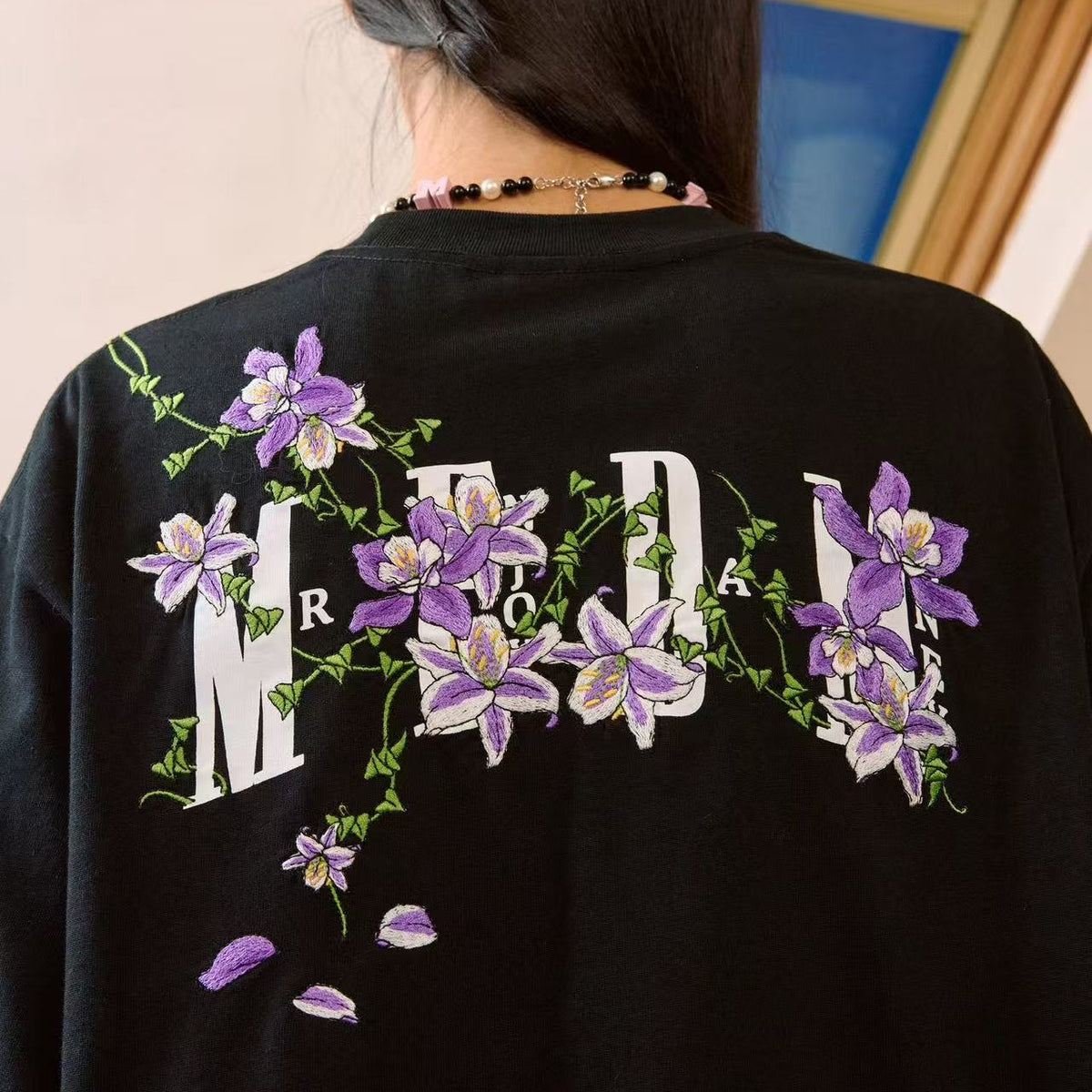 MEDM Vine and Flower Embroidered Short-sleeved T-shirt