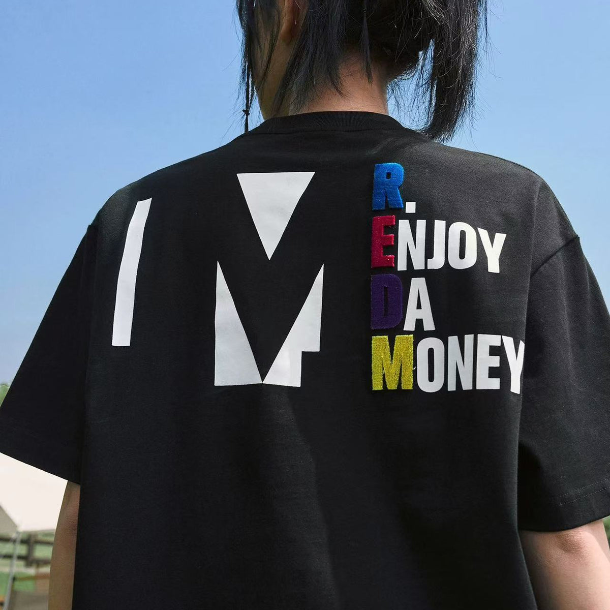 MEDM Silhouette Embroidered Short Sleeve T-Shirt
