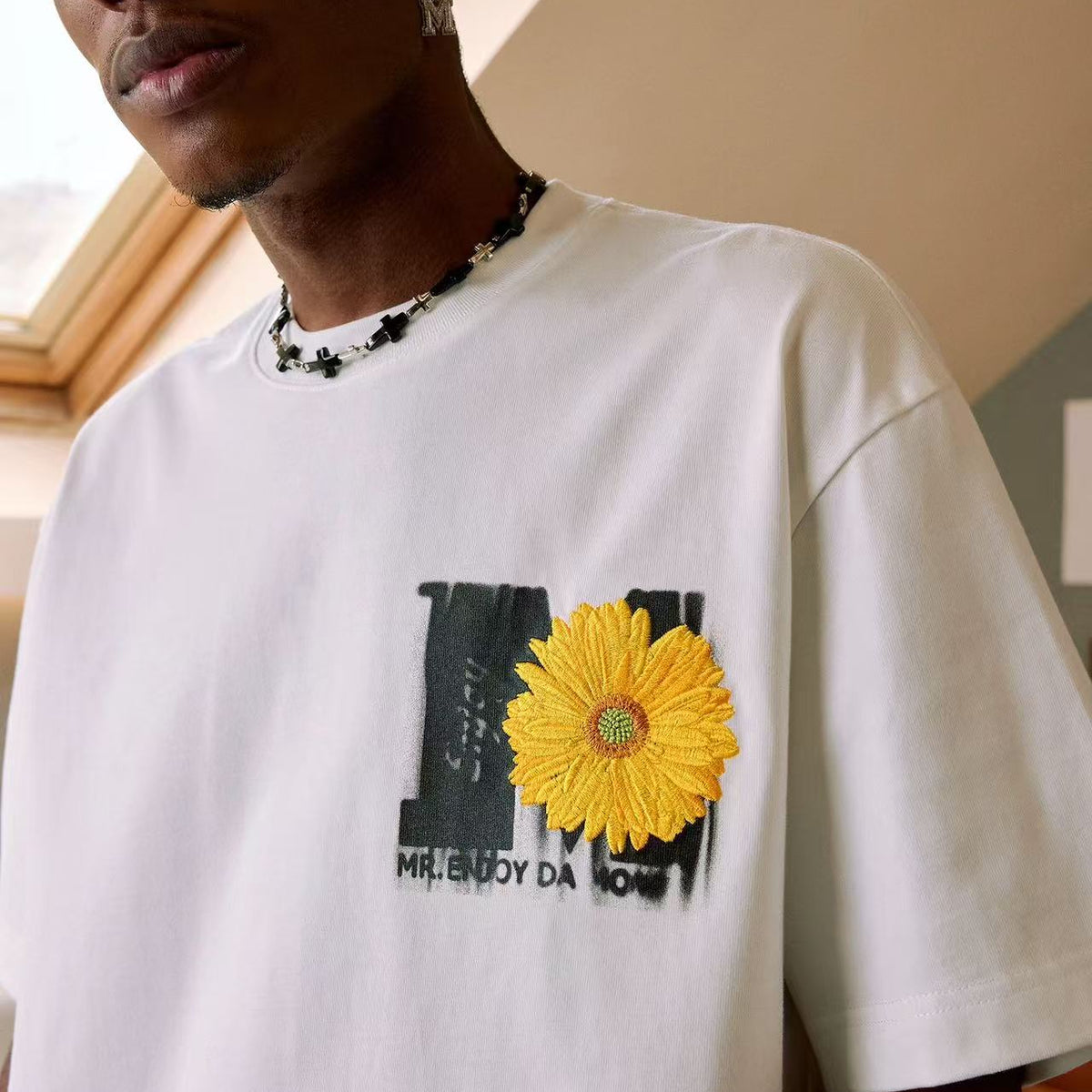 MEDM Mottled Logo Floral Embroidery Short-sleeved T-shirt