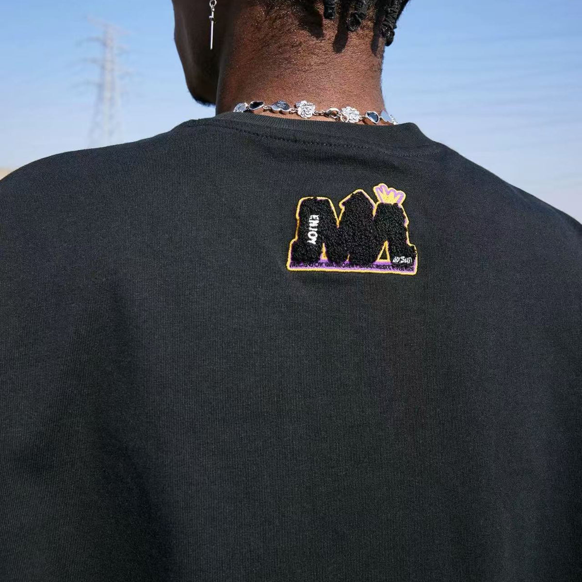 MEDMxNecessityFinery Toothbrush Embroidered Long-sleeved T-shirt