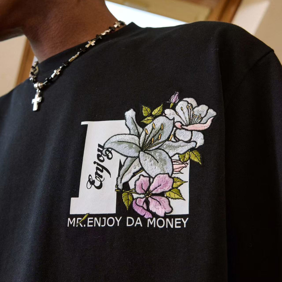 MEDM Flowers Blooming 3D Embroidered LOGO Short-sleeve T-shirt