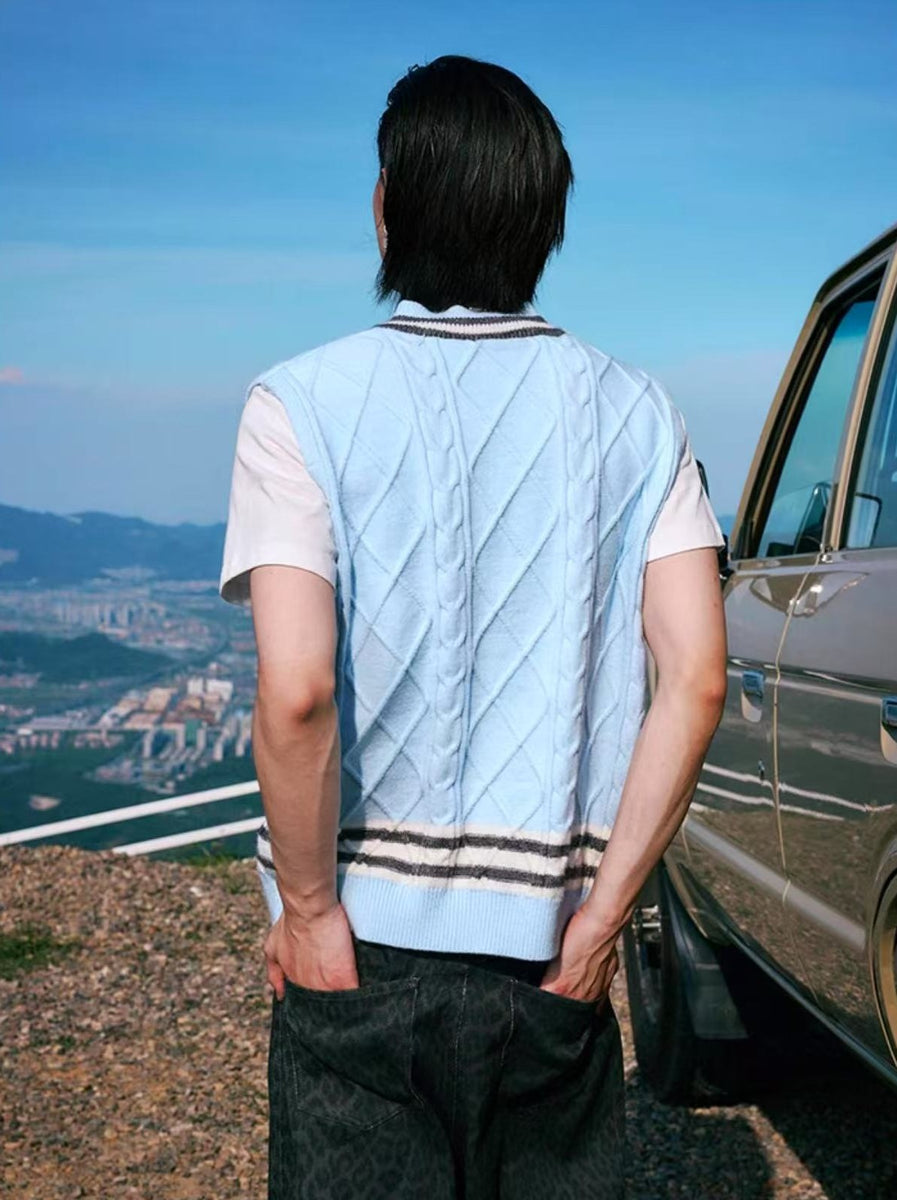 MEDM V-neck Embroidered Sleeveless Sweater