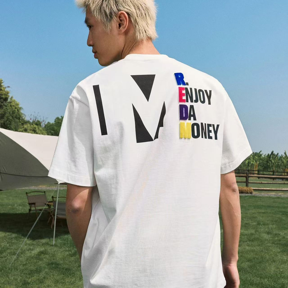 MEDM Silhouette Embroidered Short Sleeve T-Shirt